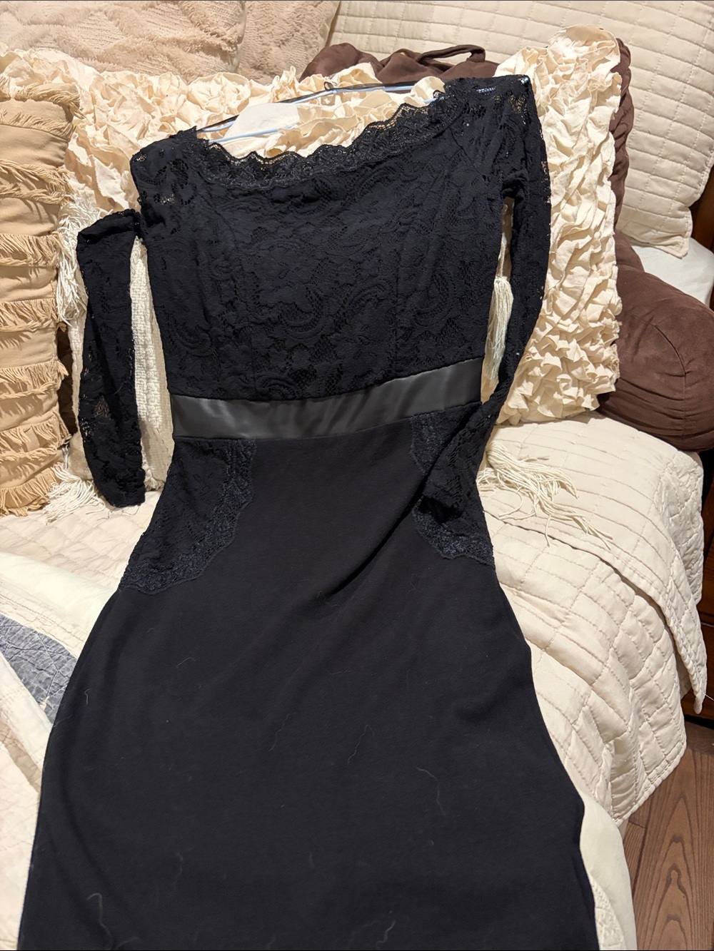 VENUS Black Lace Long Sleeve Evening Dress